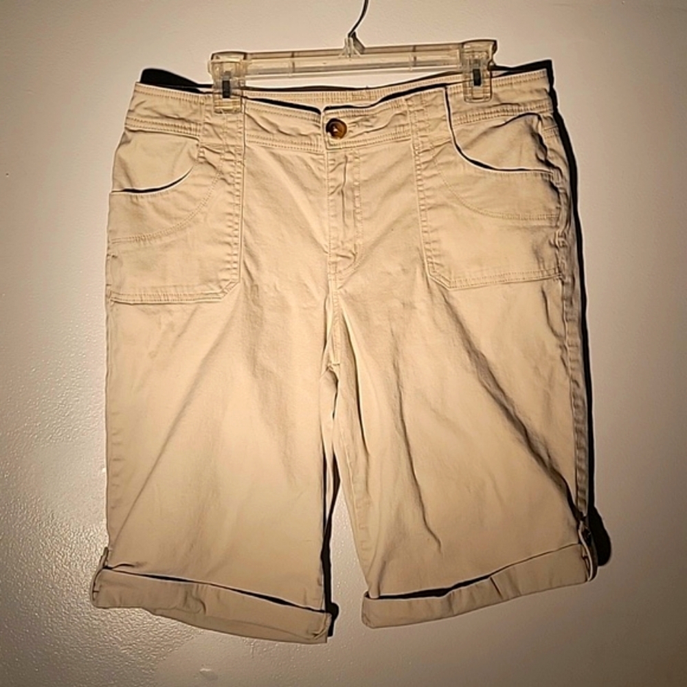 Charter Club Pant Shop Women's Tan Khaki Bermuda Summer Casual Shorts, Size: 14